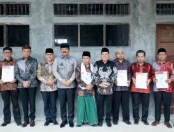 Menteri ATR/BPN Serahkan Sertifikat Tanah Wakaf di Kota Samarinda