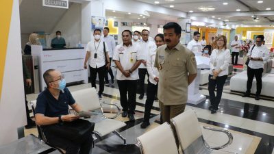 Berita Foto Menteri ATR/BPN Tinjau Pelayanan BPN Jakarta Barat Paca Liburan Lebaran