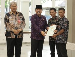 Kunker ke Kabupaten Garut, Menteri ATR/BPN Serahkan Sertifikat Tanah Komunal Seluas 89,01 Hektare