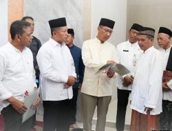 Bersama BPN DKI Jakarta, PJ Gubernur Heru Serahkan 3 Sertifikat Wakaf di Cipulir