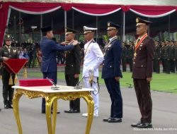 Presiden Jokowi Lantik 833 Perwira Remaja TNI-Polri di Istana Merdeka