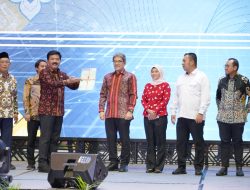 Menteri ATR/BPN Serahkan Tiga Sertifikat HPL kepada Badan Otorita IKN