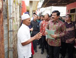 Menteri ATR/BPN Bagikan Sertifikat Tanah Door to Door di Kepulauan Seribu