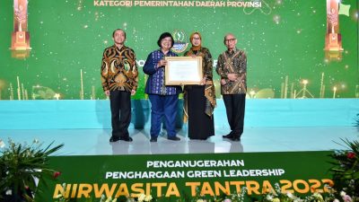 Komitmen Jaga Lingkungan, Para Pemimpin Daerah Diganjar Nirwasita Tantra