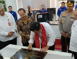 Menteri ATR/BPN Resmikan Loket Pelayanan BPN Kabupaten Bekasi dan Serahkan Sertipikat Wakaf