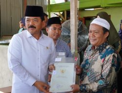 Menteri ATR/BPN Serahkan Sertipikat untuk Masjid dan Gereja di Jayapura