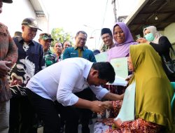 Menteri ATR/BPN Turun Langsung Serahkan Sertipikat Tanah di Desa Sedati Gede