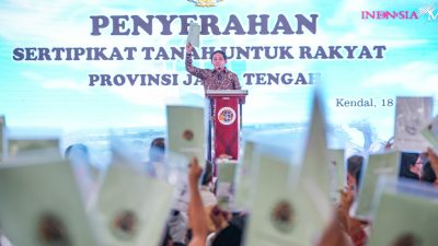 Wamen ATR/BPN Serahkan 500 Sertipikat Tanah di Kabupaten Kendal
