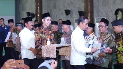 Menteri ATR/BPN Dampingi Presiden Bagikan 1.000 Sertipikat Tanah Wakaf di Jatim