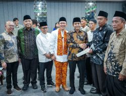 Serahkan 50 Sertifikat Tanah Wakaf di Kabupaten Bekasi, Wamen ATR/BPN: Komitmen Pemerintah Hadir Bagi Umat