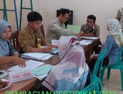 Pembagian Sertipikat PTSL PM di Desa Tambelang dan Desa Cikulak Kidul Berjalan Lancar