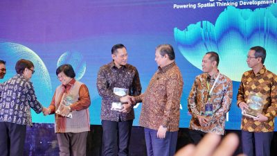 Menteri AHY Terima Penghargaan Anugerah One Map Policy