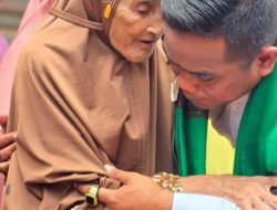 Nenek Usia 100 Tahun Doakan H. Zukri dan H. Husni Menjadi Bupati Pelalawan Dua Periode