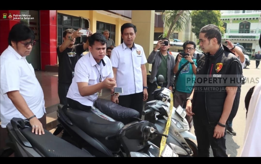 Polres Metro Jaksel Kembalikan Motor Curian kepada Pemiliknya 