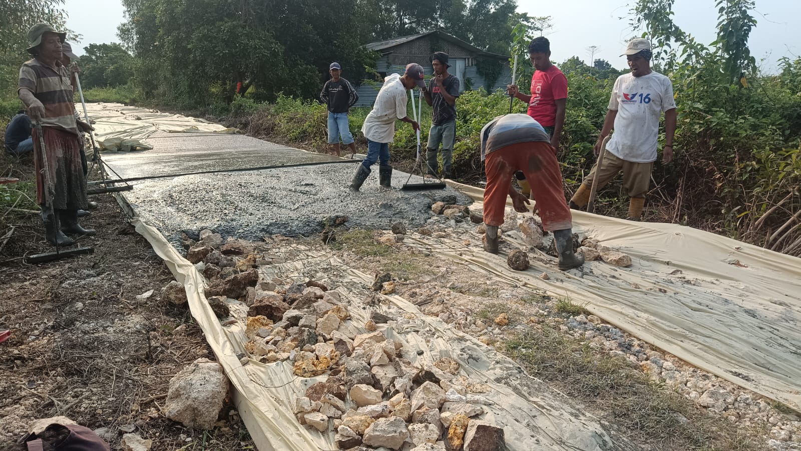 Kades Bojong: Betonisasi Desa Bojong Mendongkrak Perekonomian Masyarakat