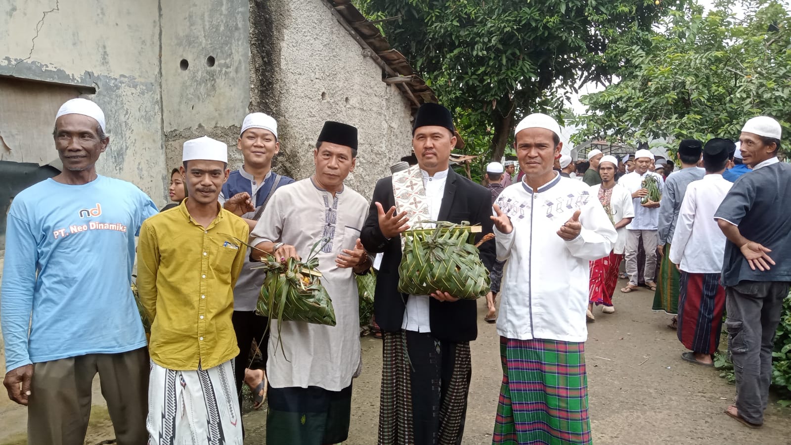 Antusias Warga Gelar Perayaan Maulid Nabi Muhammad SAW di Desa Cibeuteng Muara